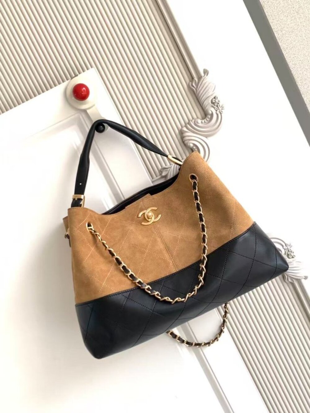 Classic Chanel Bag: A Stylish and Versatile Choice for Elegance